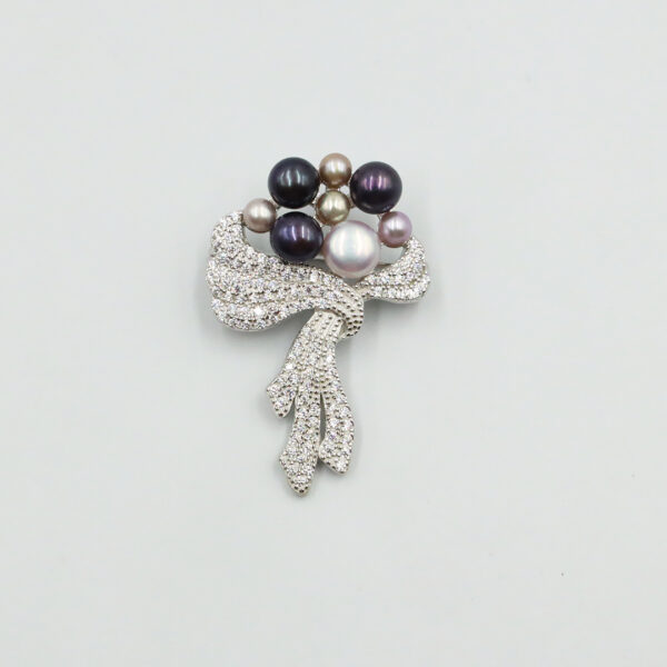 Brooch 008